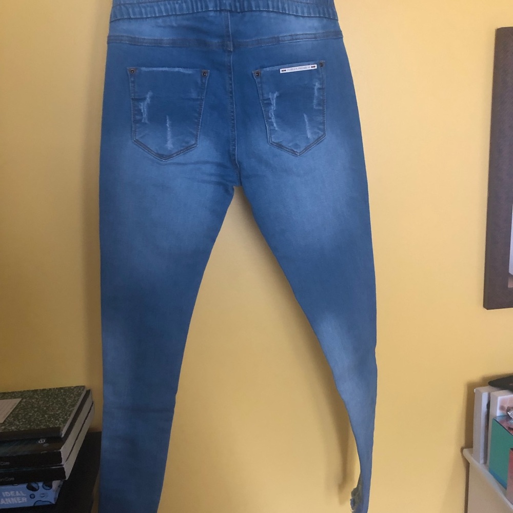Jeans - Picture 2 of 3